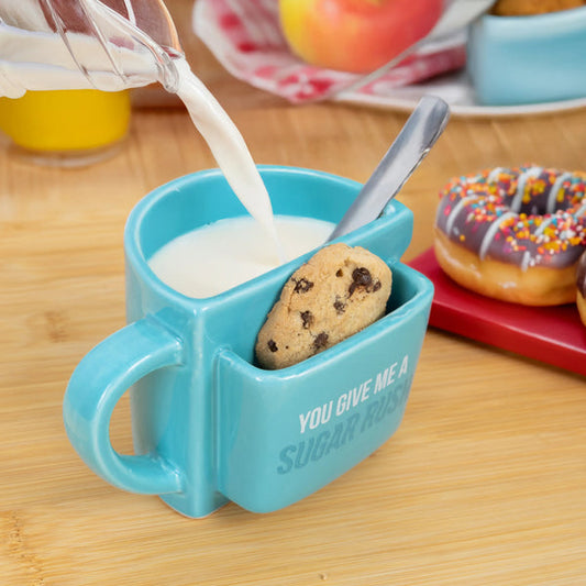 FISURA Tazza con portabiscotto e scritta "You give me a sugar rush"