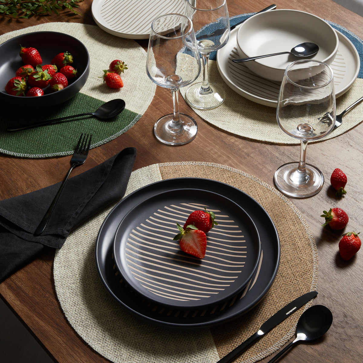 Servizio Piatti Skal 18 Pezzi in Stoneware Grigio, Set Tavola in Gres Ceramico per 6 Persone, Design Moderno ed Elegante per Cucina e Sala da Pranzo