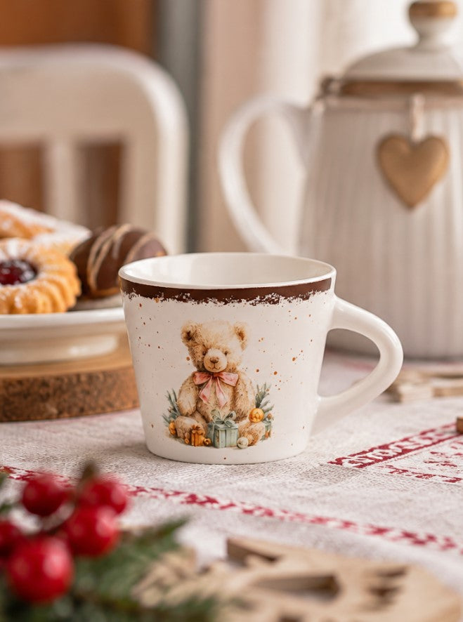 Set 6 Tazzine da Caffè NBC Winter Tale Orsacchiotto 90 ml in Ceramica Bianca con Decorazione Natalizia, Fiocco Rosa e Regali, Idea Regalo H&H