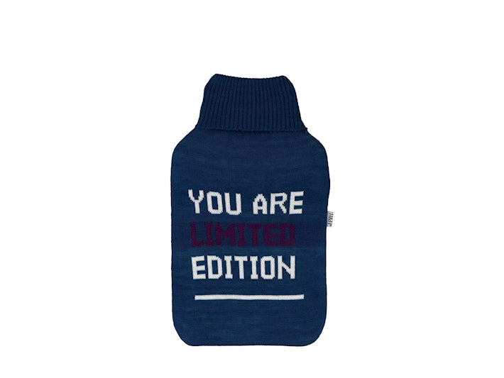 H&H Borsa Acqua Calda 1,8 Litri con Rivestimento in Maglia Blu, You Are Limited Edition
